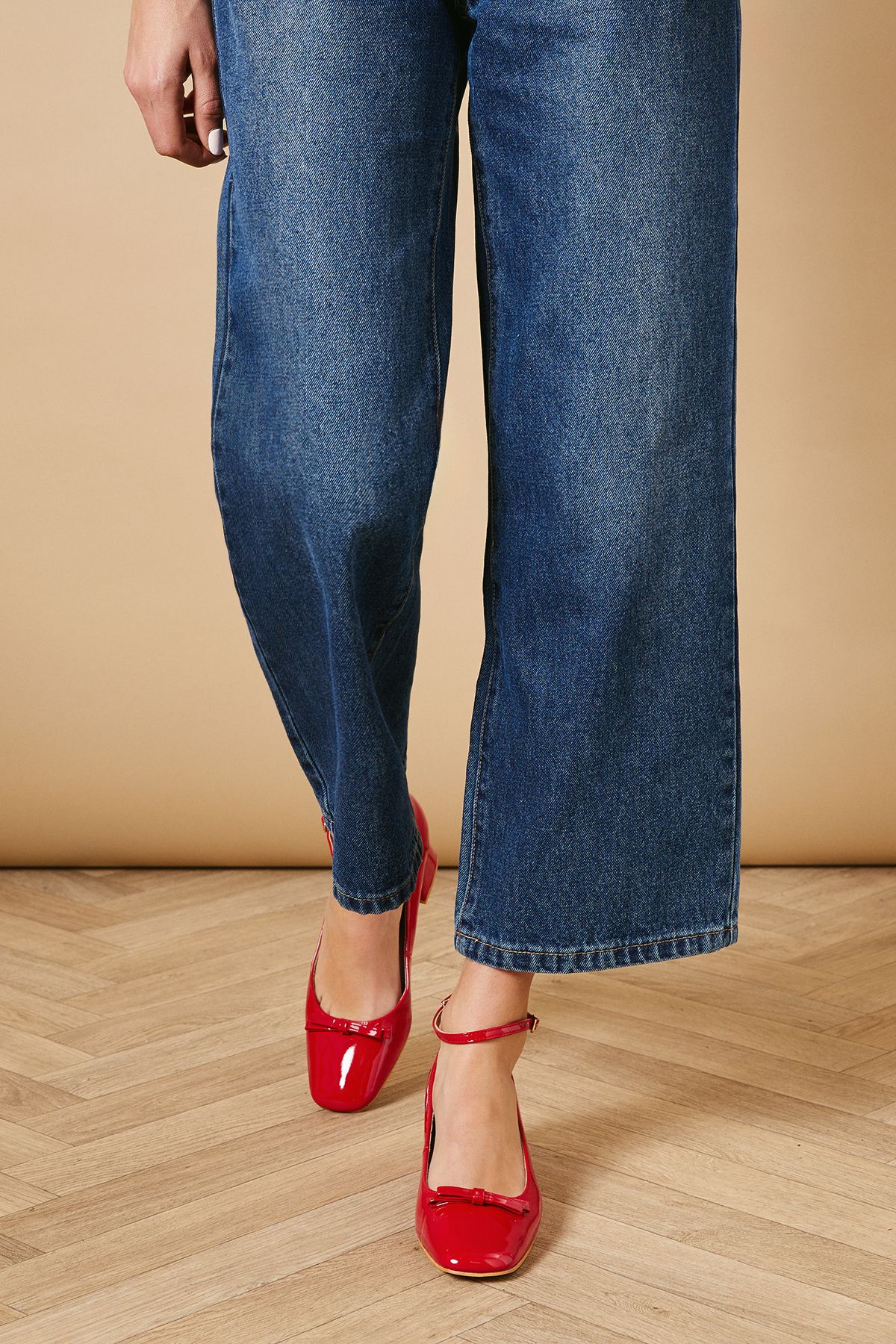 Oasis Debbie Faux Patent Leather Bow Detail Low Block Heel Court Shoes Red image 2