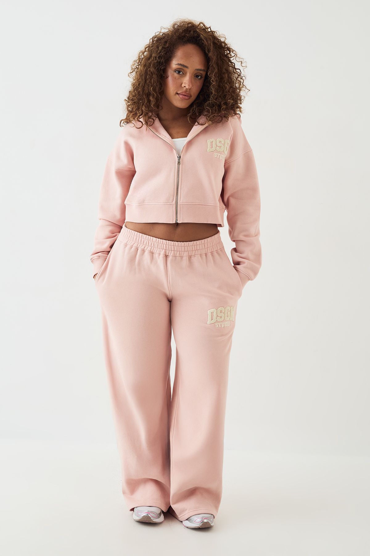 DSGN Studio DSGN Studio Towelling Applique Straight Leg Jogger Light Pink image 5