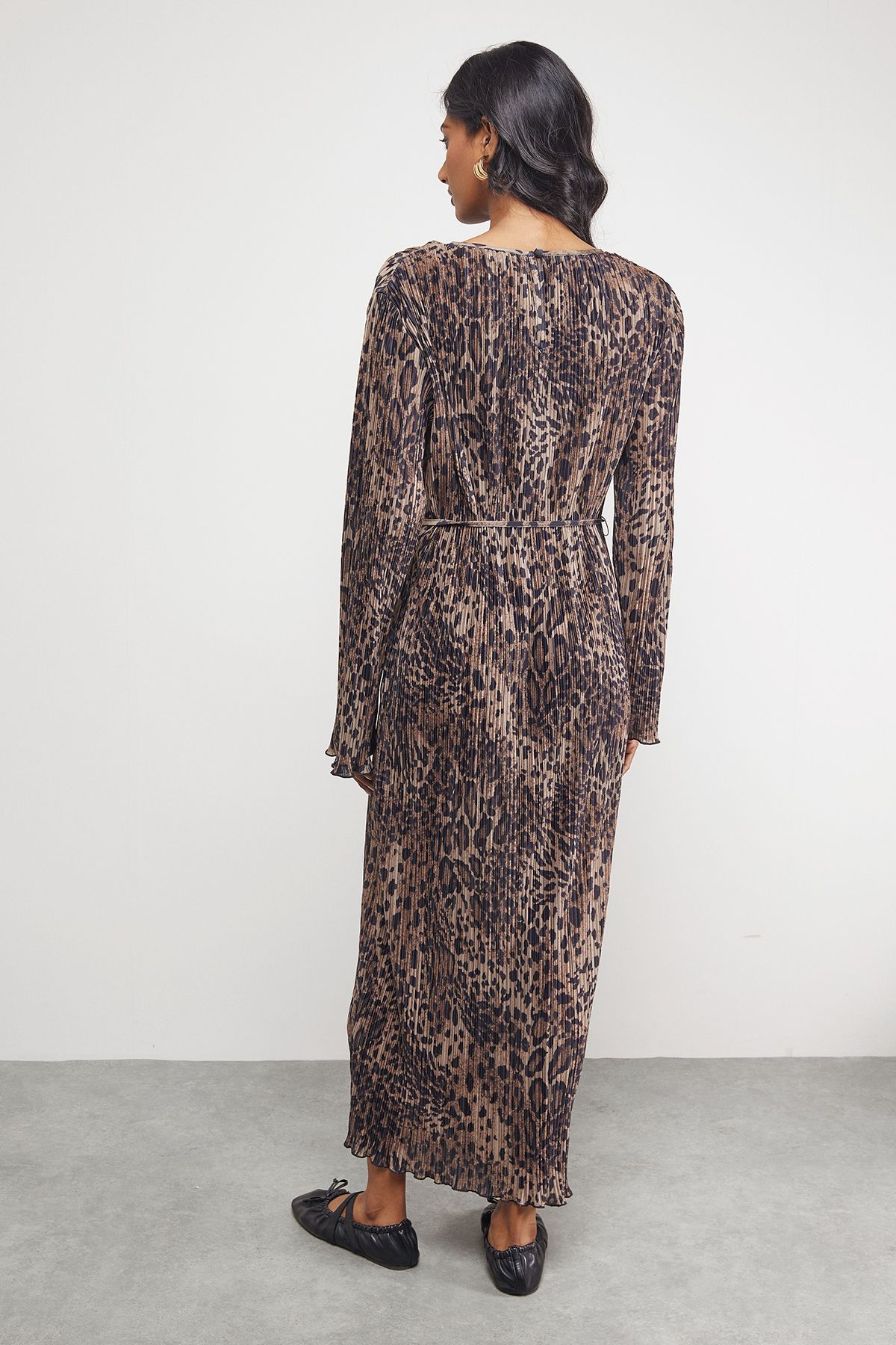 Warehouse Plisse Belted Column Midi Dress Leopard image 3