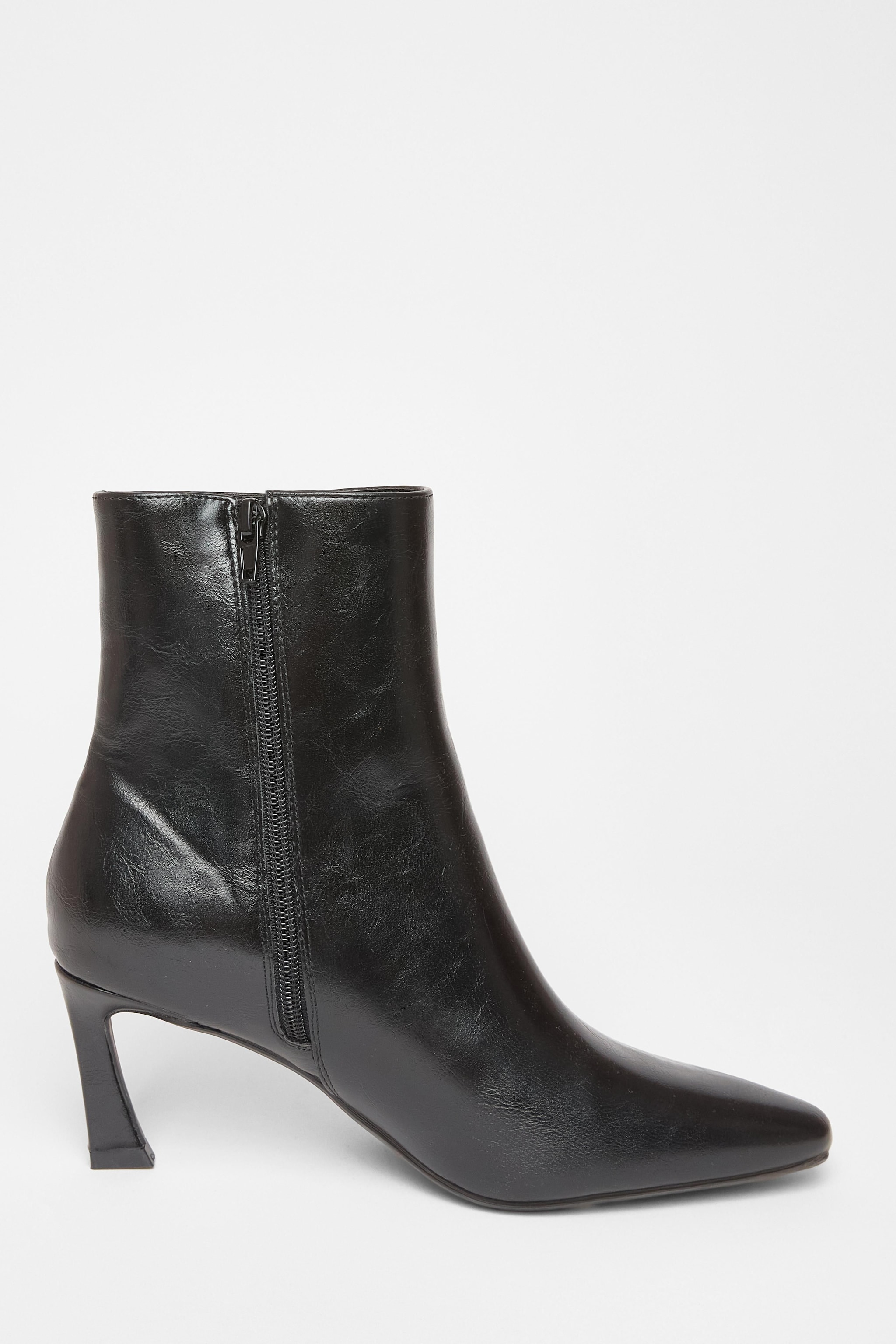 Quiz Black Flared Heel Ankle Boots image 5