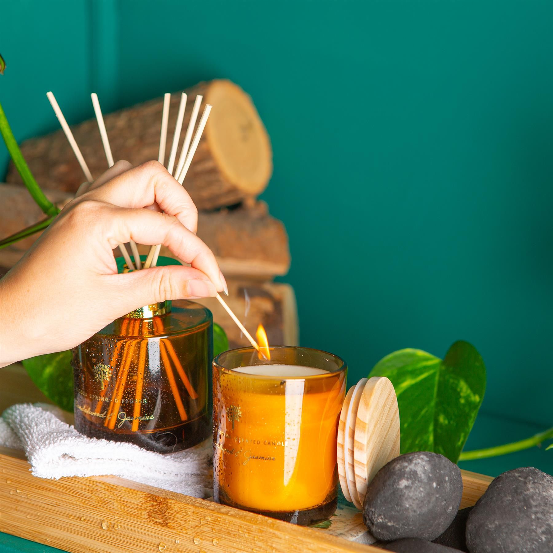 Nicola Spring Sandalwood & Jasmine Candle & Diffuser Set - 130g Jar + 200ml Diffuser image 9