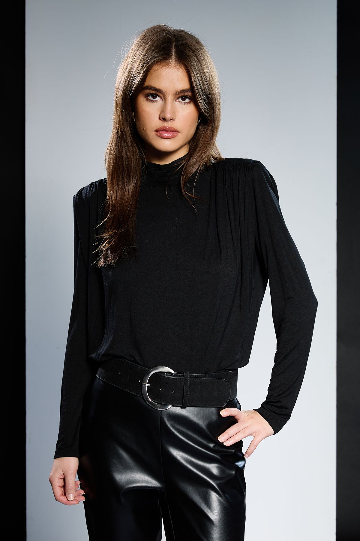 RUNWAY 1.8.1.8 Runway 1.8.1.8  Jersey Shoulder Pad T-shirt Black image 1