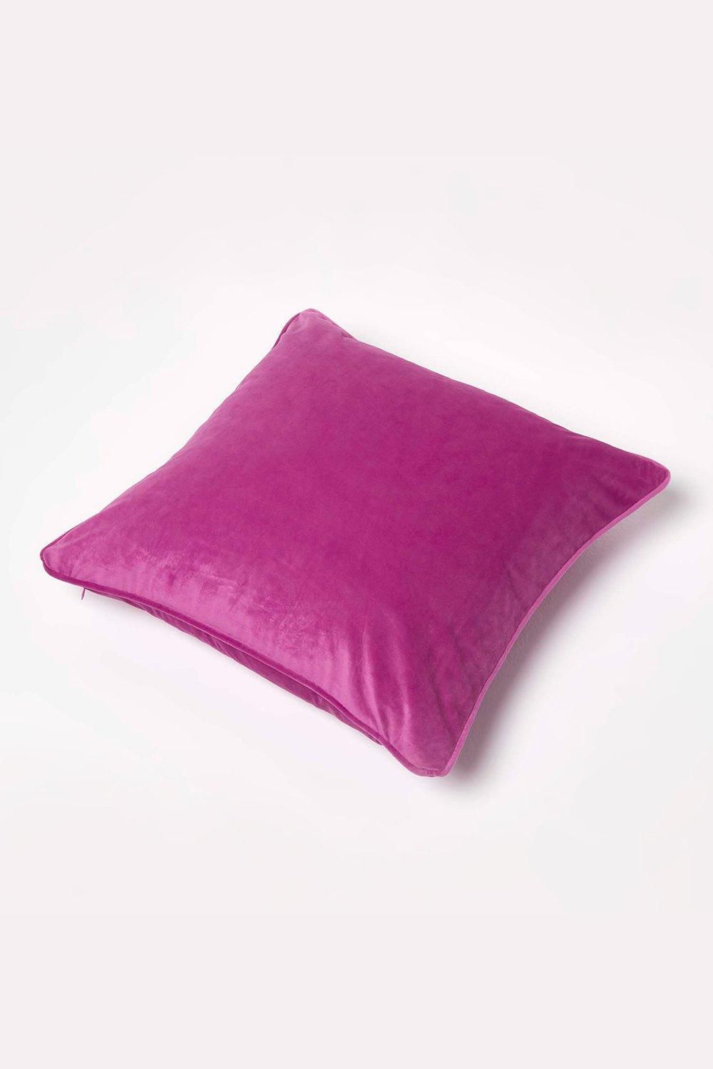 Homescapes Filled Velvet Cushion with Piped Edge 46 x 46 cm image 5
