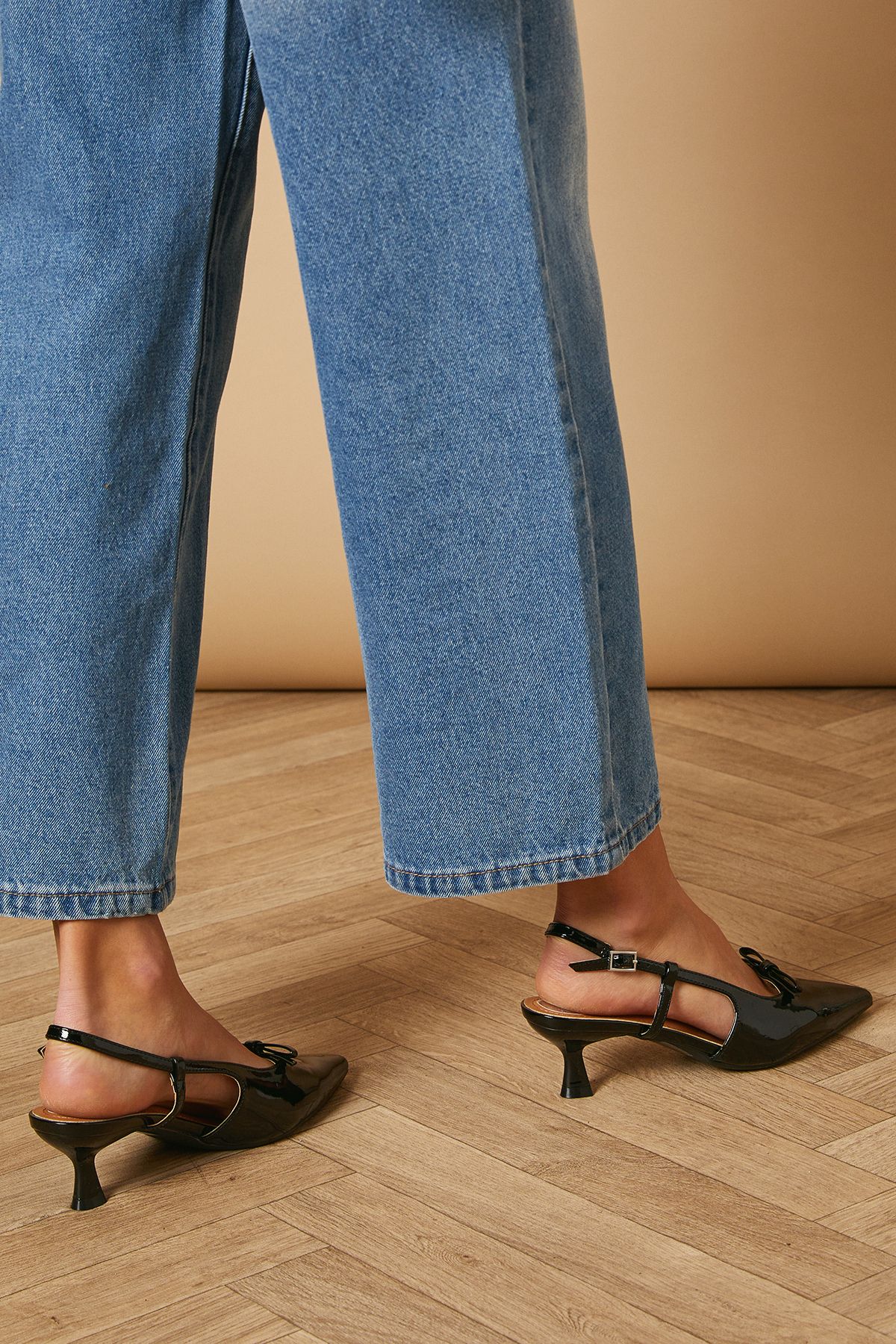 Oasis Oceane Faux Patent Leather Bow Detail Pointed Kitten Heel Slingback Shoes True Black image 4