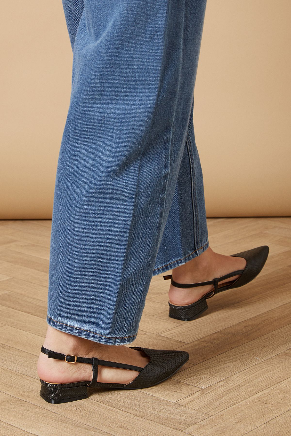 Oasis Isabeau Woven Slingback Low Block Heel Shoes Black image 4