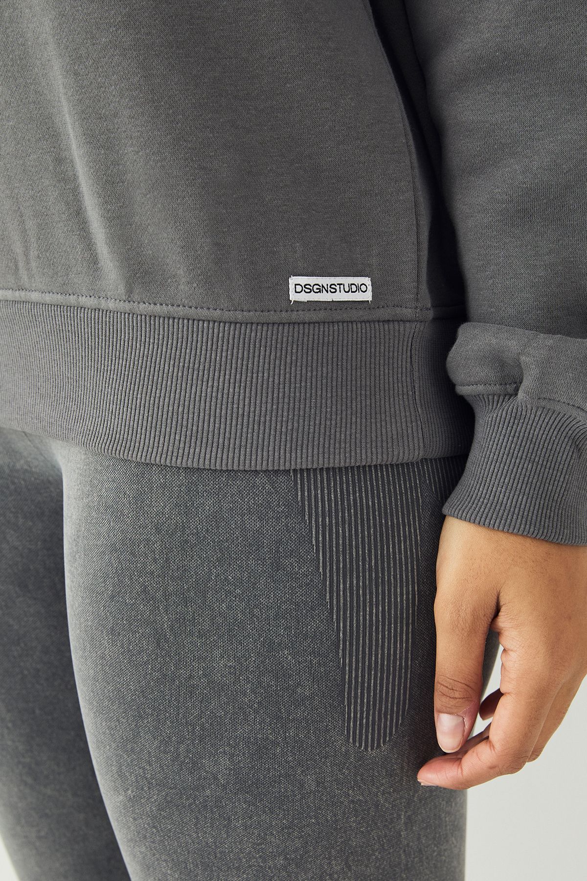 DSGN Studio DSGN Studio Crew Neck Oversized Sweatshirt Charcoal image 4