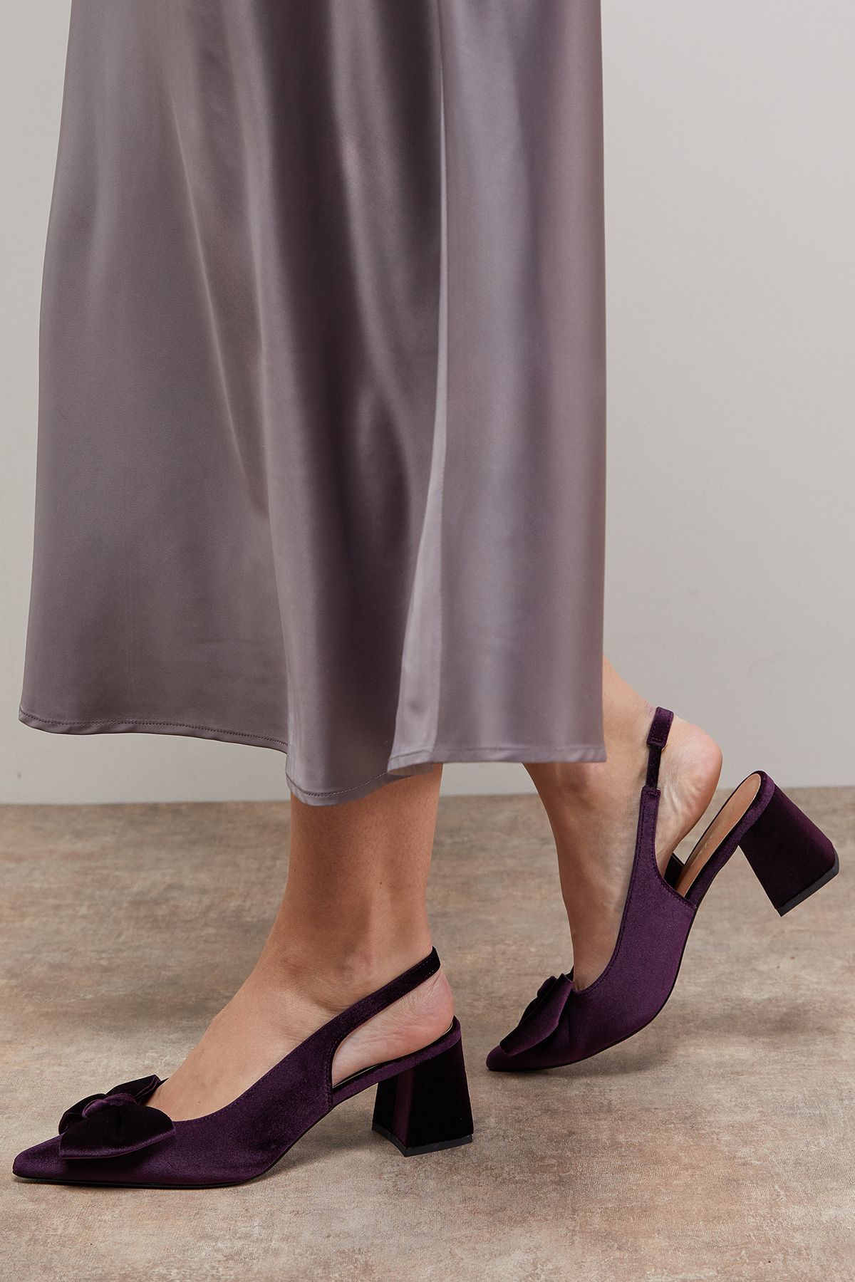 Oasis Seala Velvet Bow Slingback Medium Block Heel Court Shoes Fig image 1