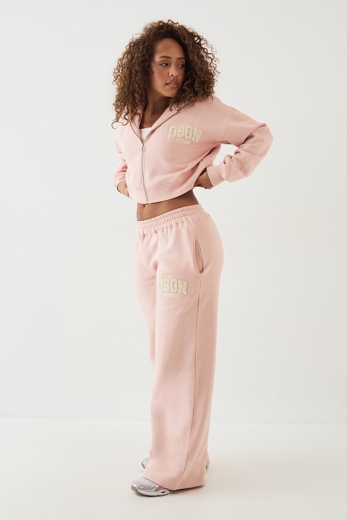 DSGN Studio DSGN Studio Towelling Applique Boxy Crop Zip Through Hoodie Light Pink image 3