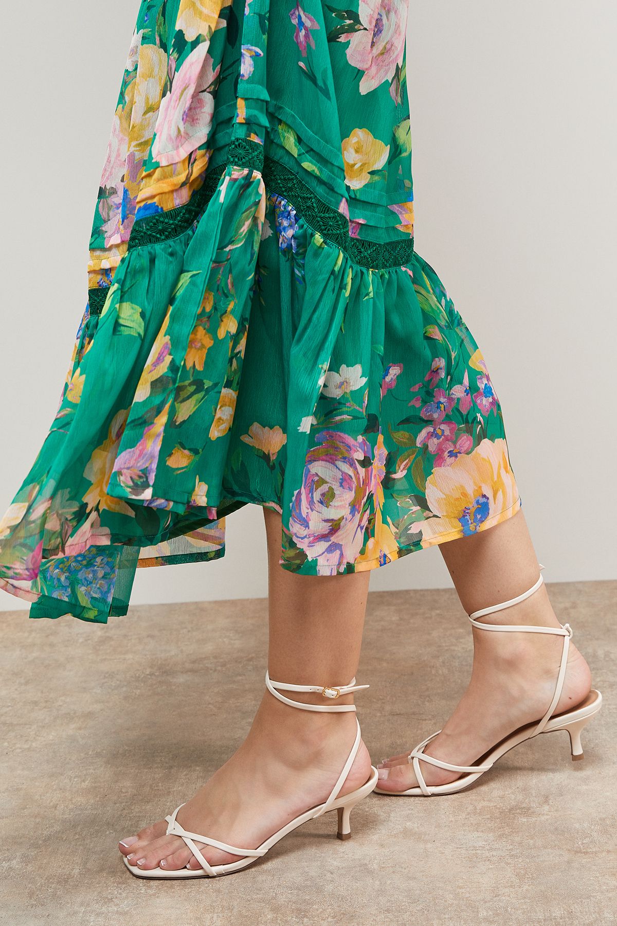 Oasis Desirae Faux Leather Toe Post Kitten Heel Sandals Beige image 1