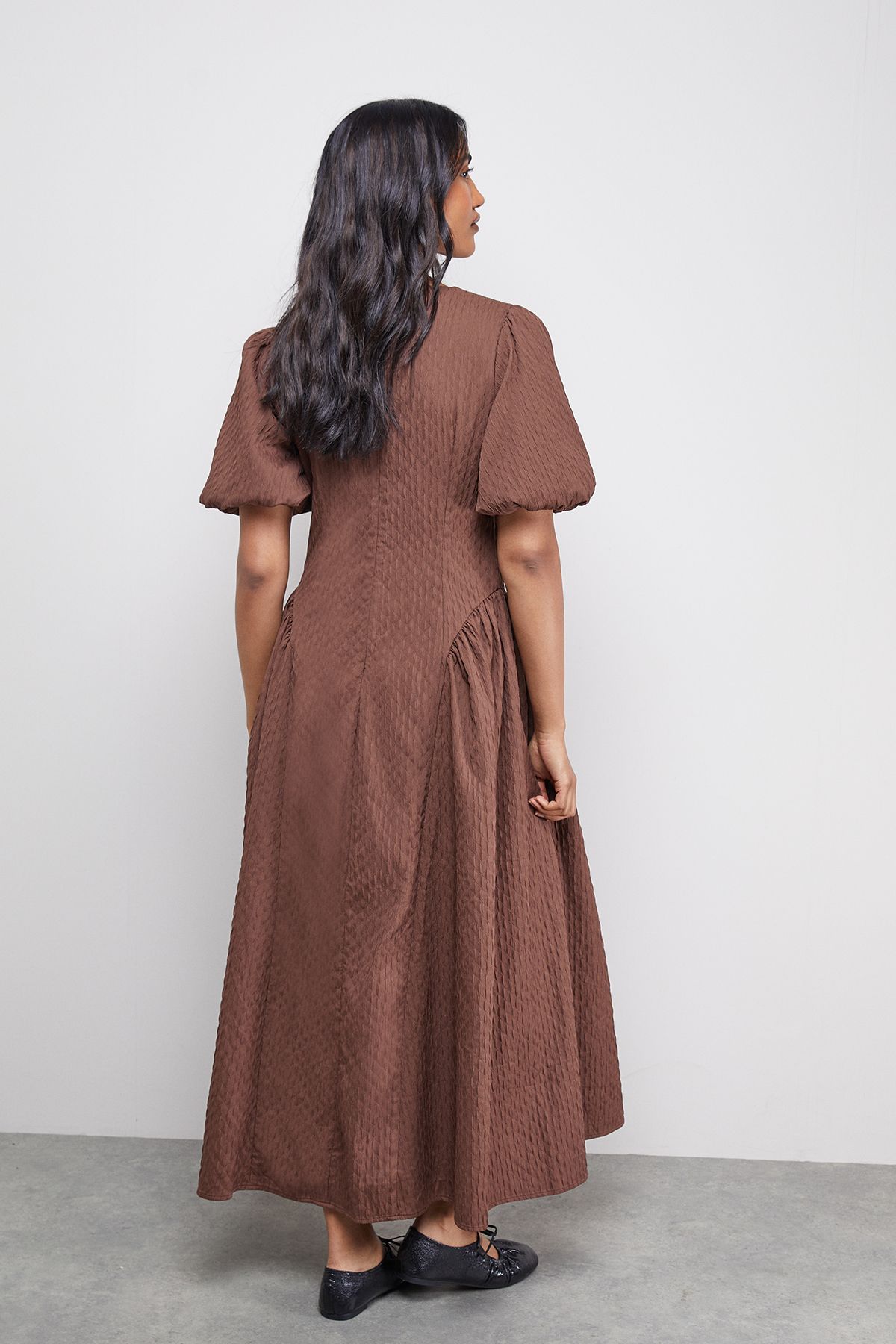 Warehouse Seersucker Organza Godet Side Puff Sleeve Midi Dress Chocolate image 3