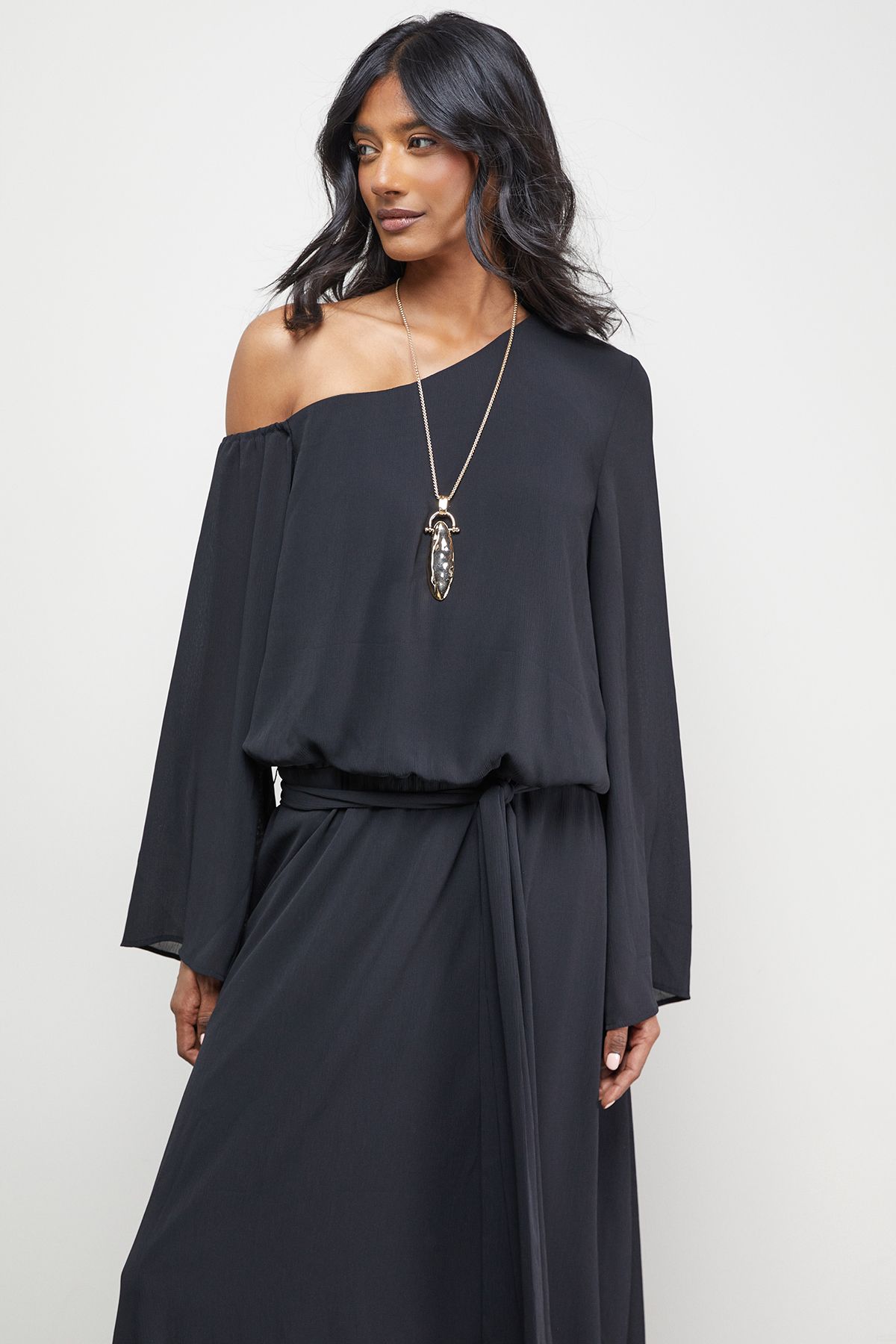 Warehouse Crinkle Chiffon One Shoulder Drop Waist Black image 2