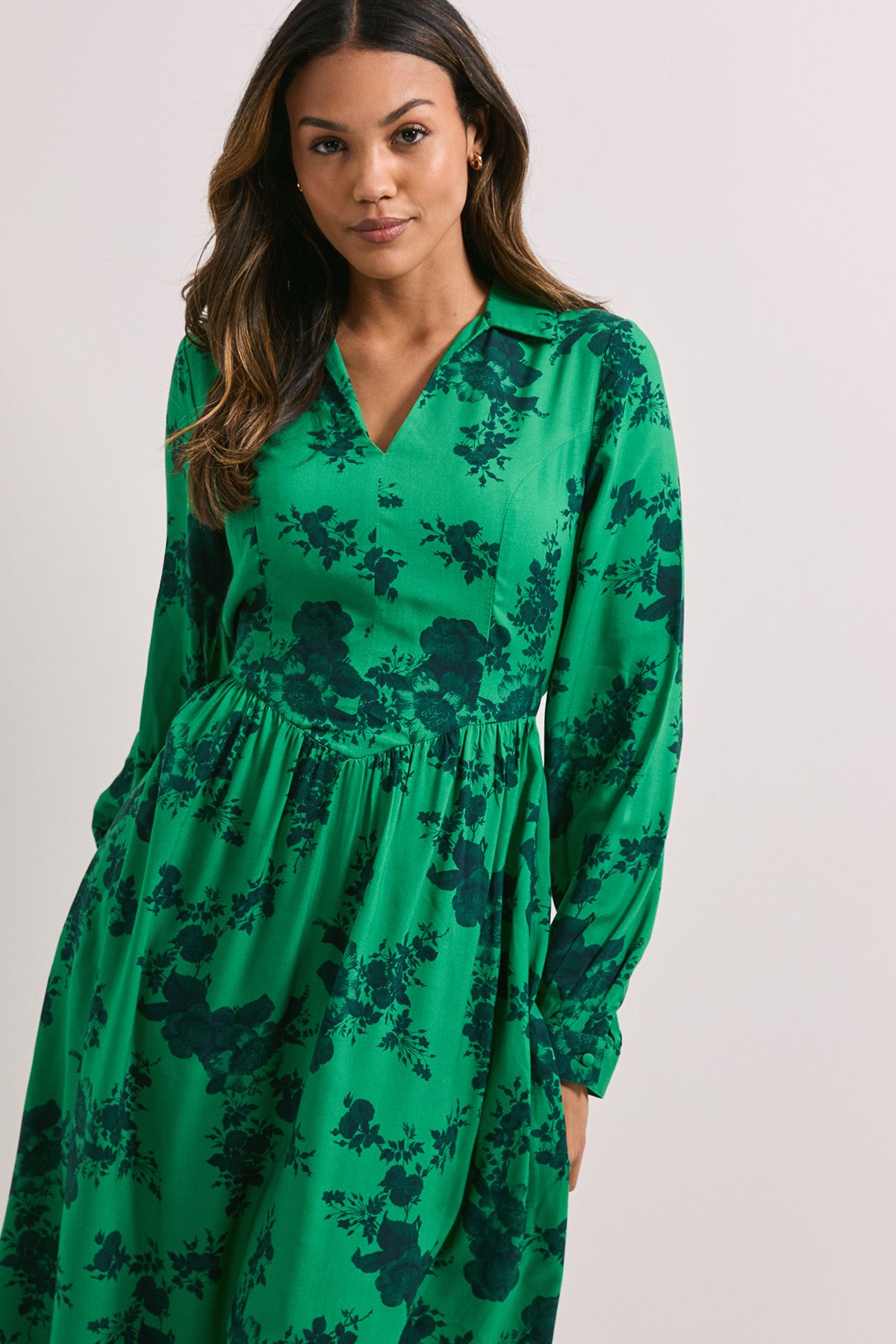 Dorothy Perkins Seam Detail Collared Blouson Sleeve Printed Midi Dress Green image 2