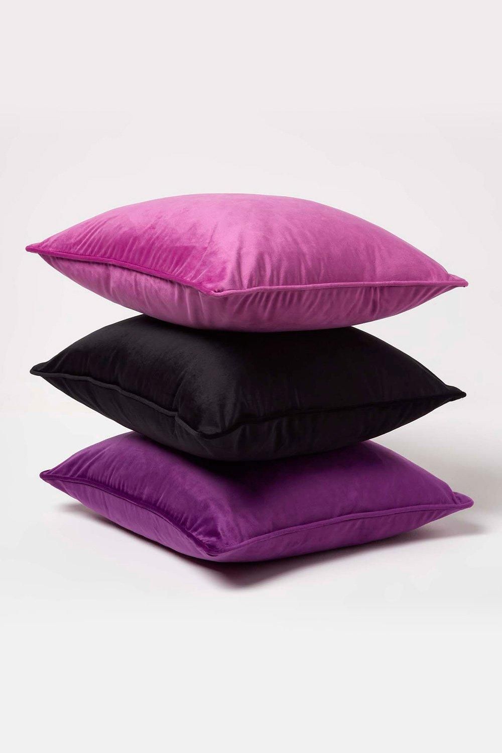 Homescapes Filled Velvet Cushion with Piped Edge 46 x 46 cm image 6