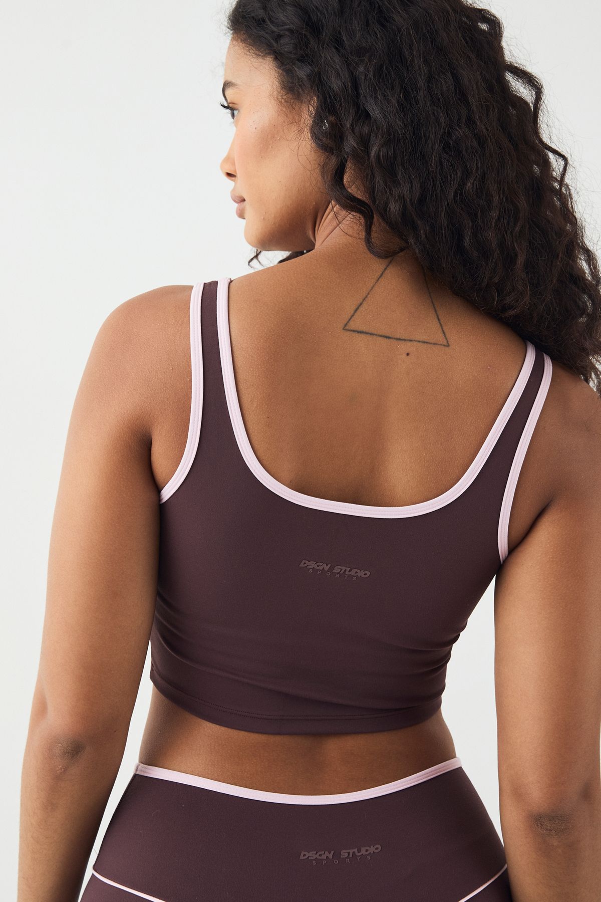 DSGN Studio DSGN Studio Sports Ultra Sculpt Contrast Piping Padded Sports Bra Chocolate image 4