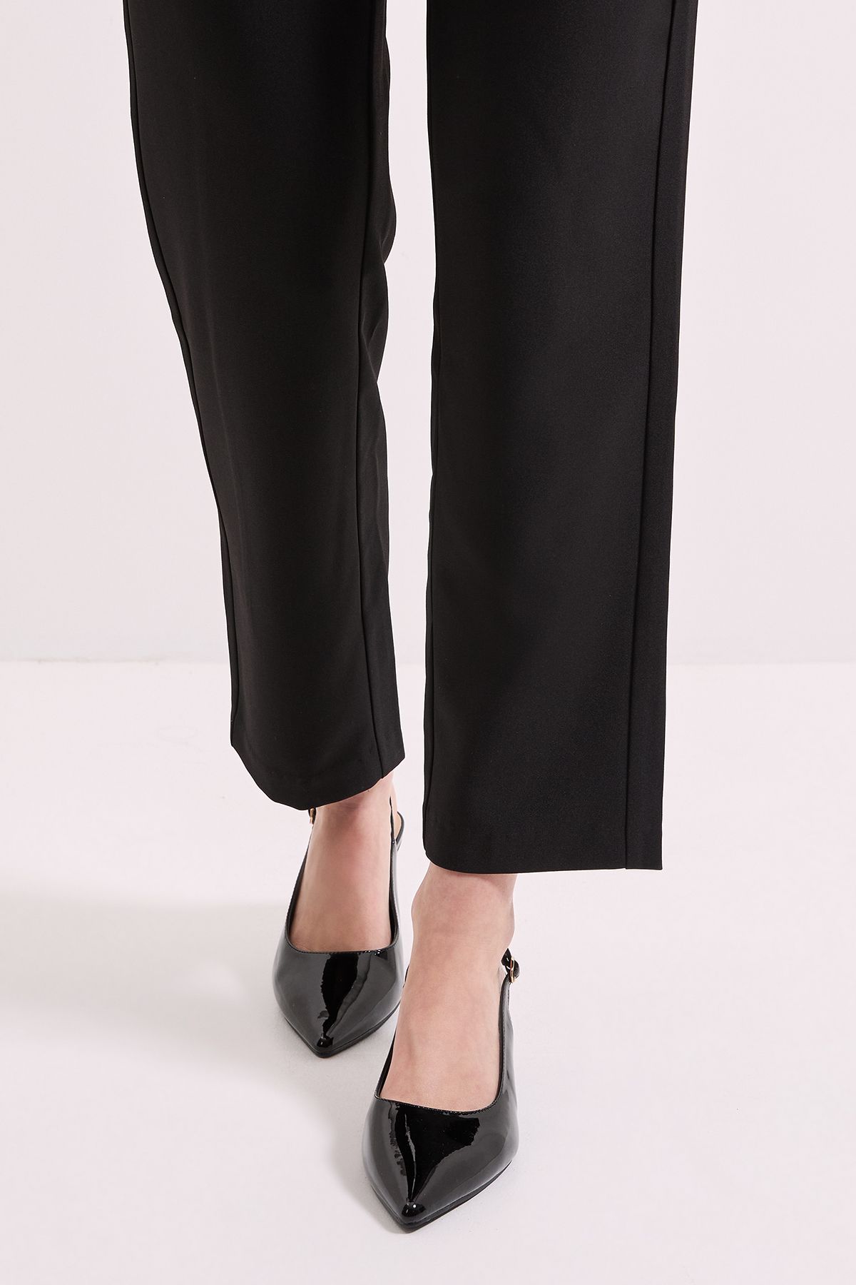 Dorothy Perkins Dova Slingback Kitten Heel Court Shoes True Black image 3