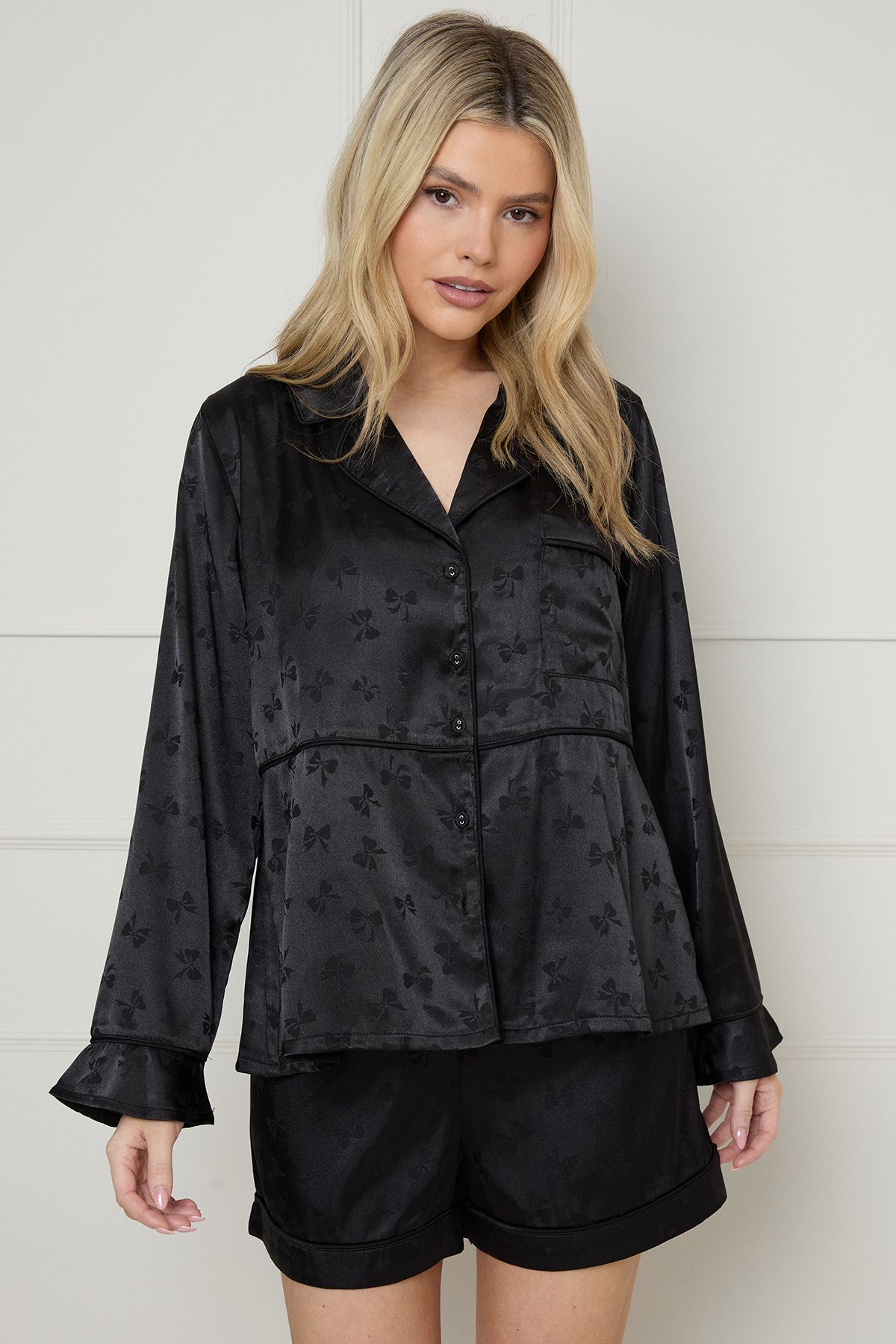 Oasis Jacquard Bow Detail Satin Pyjama Short Set Black image 2
