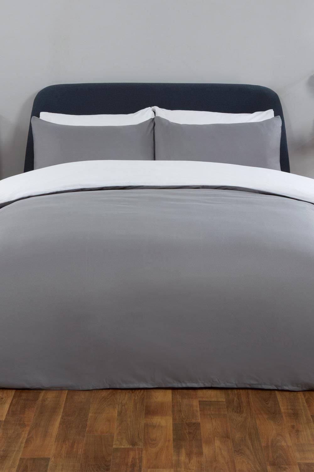 OHS Plain Reversible Duvet Cover With Pillowcase Set