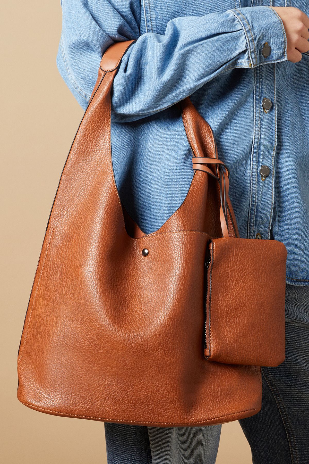 Oasis Jenna Faux Leather Slouch Bag With Pouch And Coin Purse Tan image 3