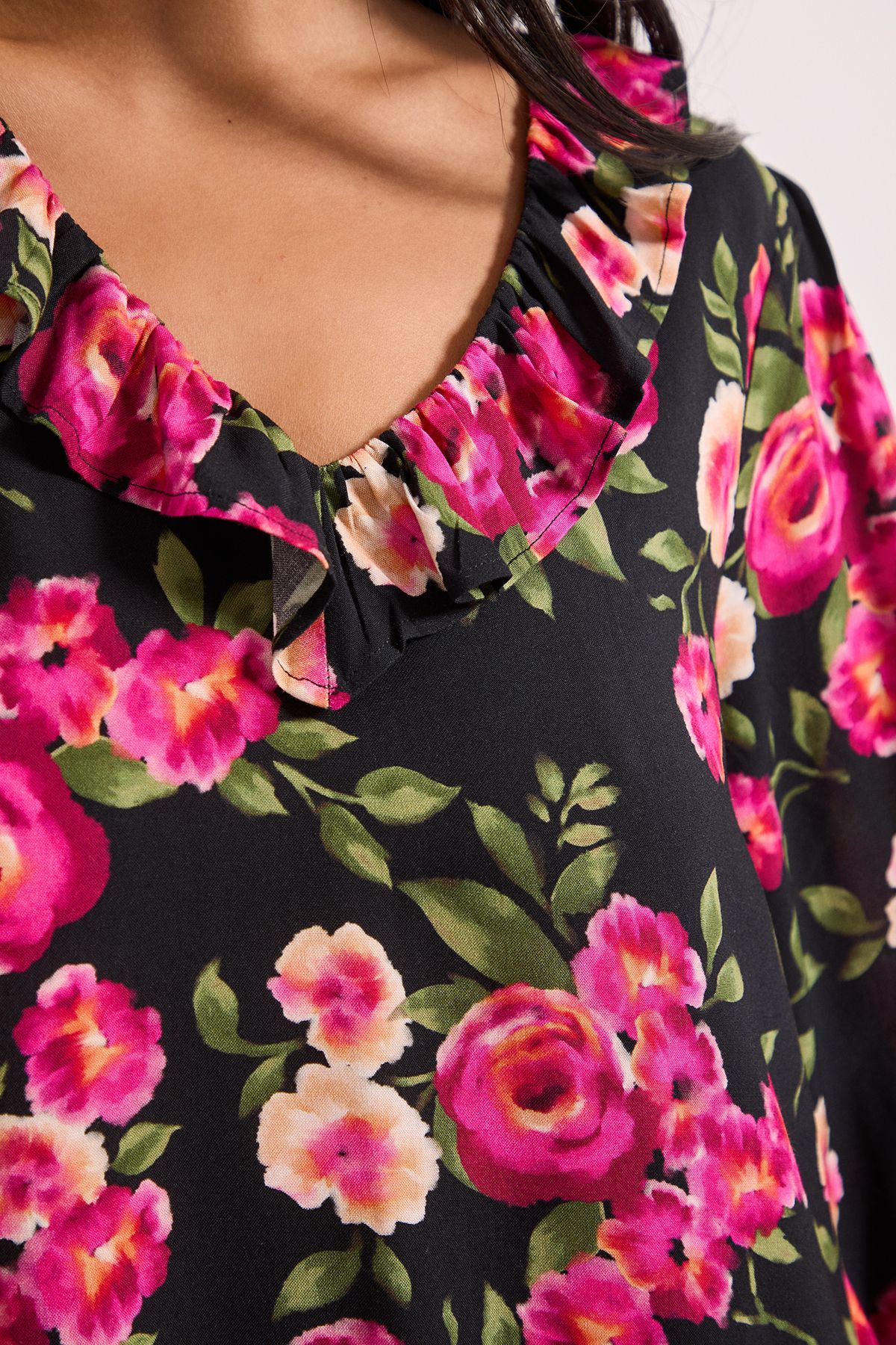 Dorothy Perkins Petite Black Floral Collar Detail Blouson Sleeve Tiered Mini Dress Floral image 5