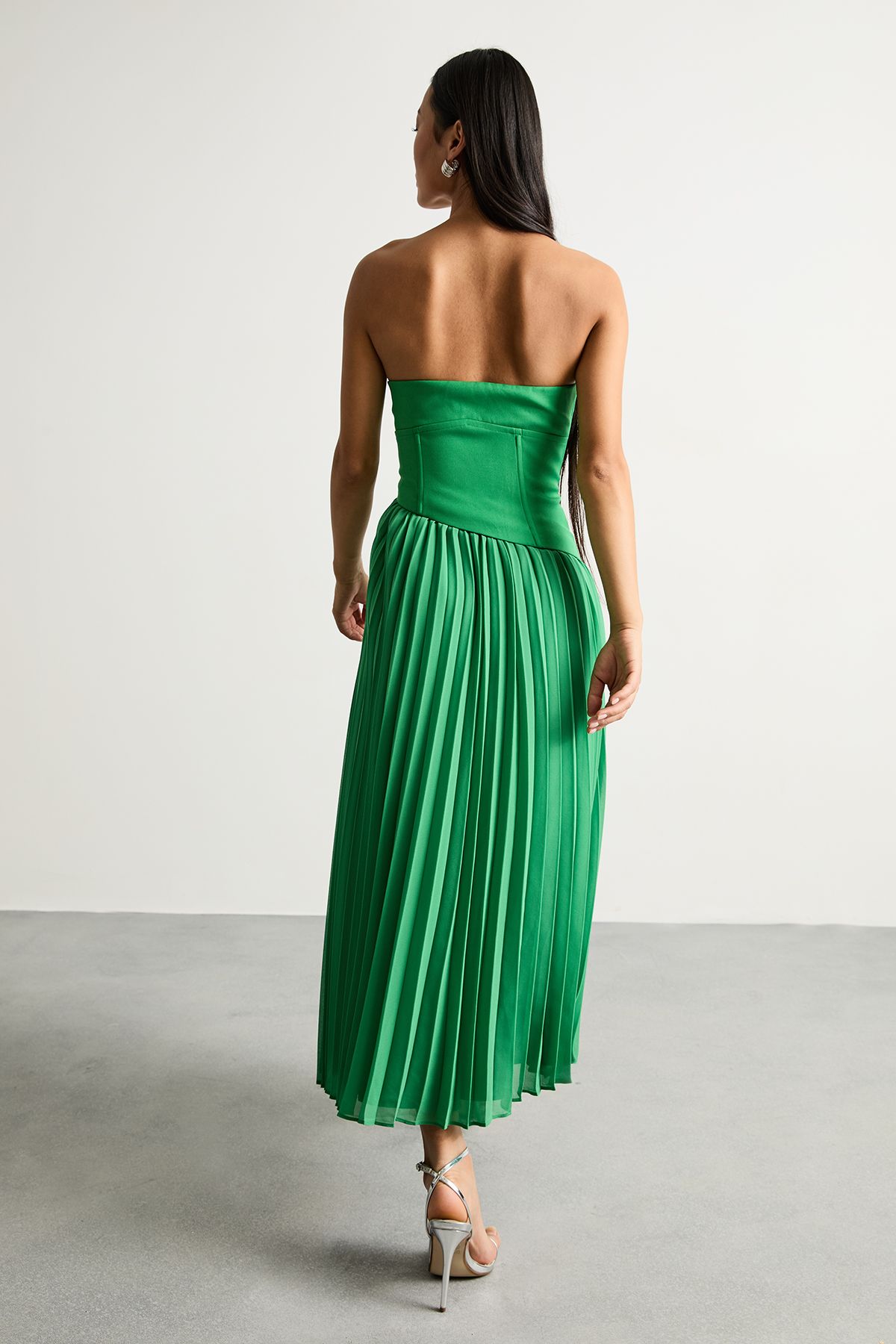 Warehouse Petite Bandeau Bodice Pleated Chiffon Midi Dress Green image 3
