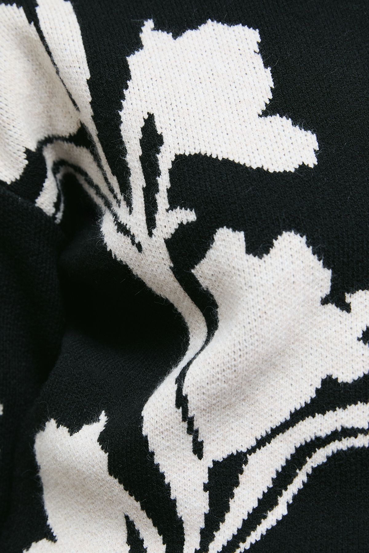 Oasis Floral Jacquard Crew Neck Jumper Black image 5