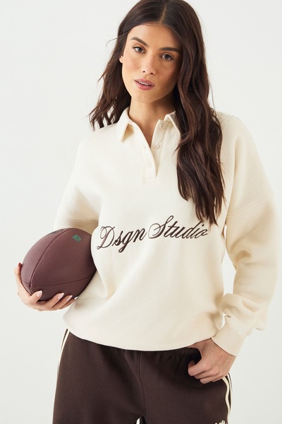 DSGN Studio DSGN Studio Script Rugby Collared Sweatshirt Cream