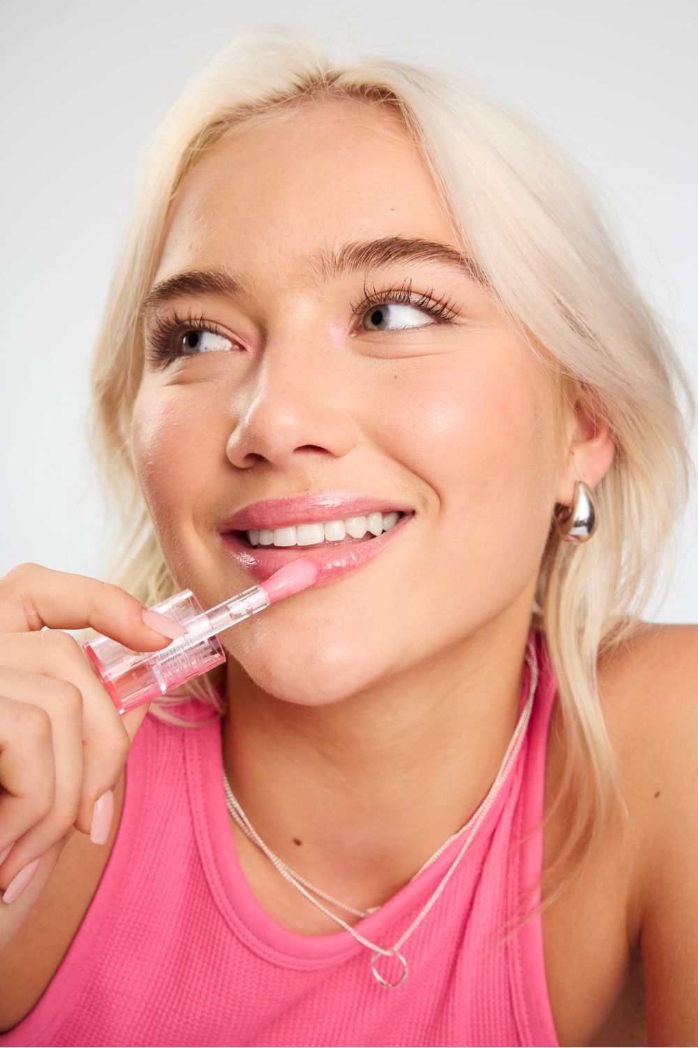 Revolution Pout Lip Oil Glam Pink Shimmer image 4