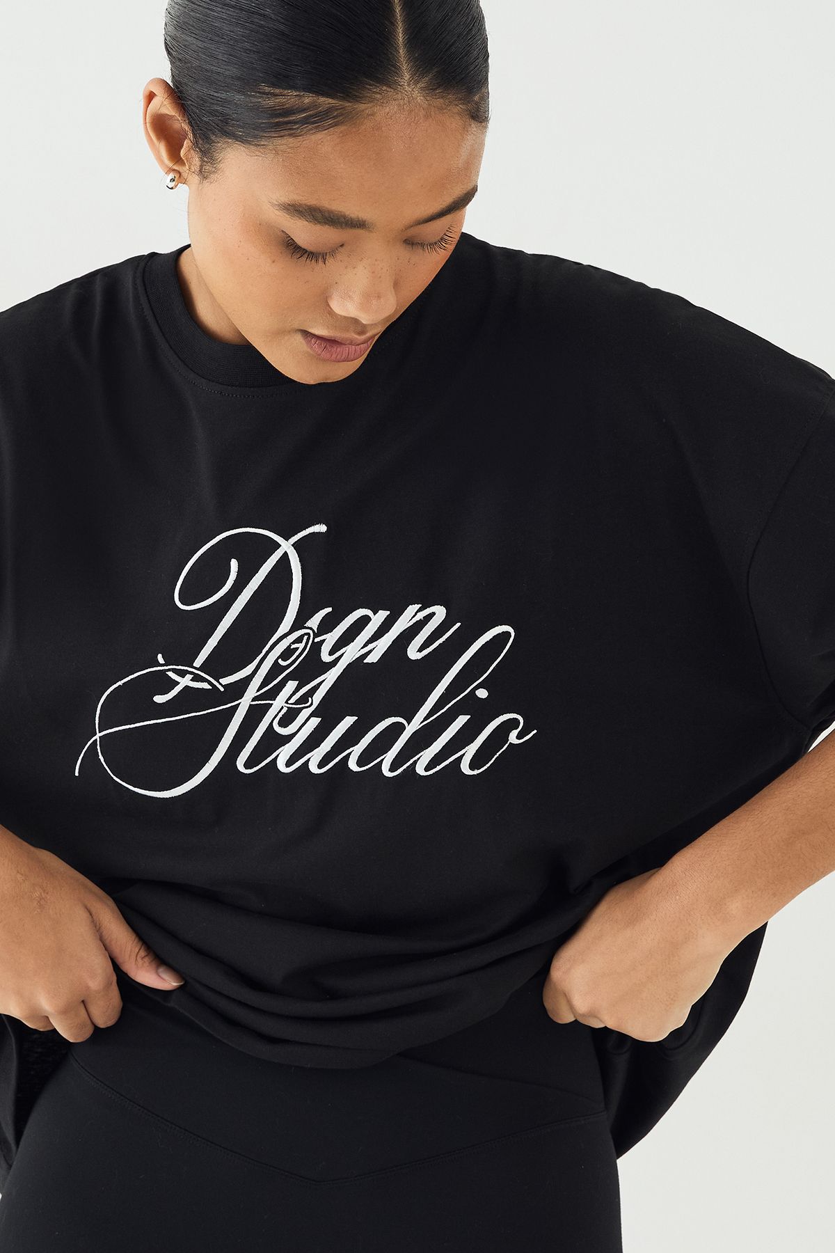 DSGN Studio DSGN Studio Script Embroidered Crew Neck Oversized T-Shirt Black image 4