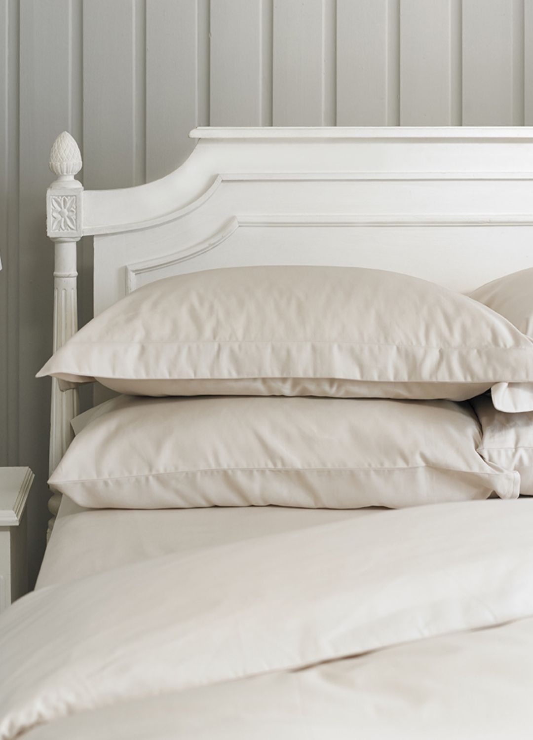 The Lyndon Company 800 Thread Count Prosecco Cotton Oxford Sqaure Pillowcase image 3