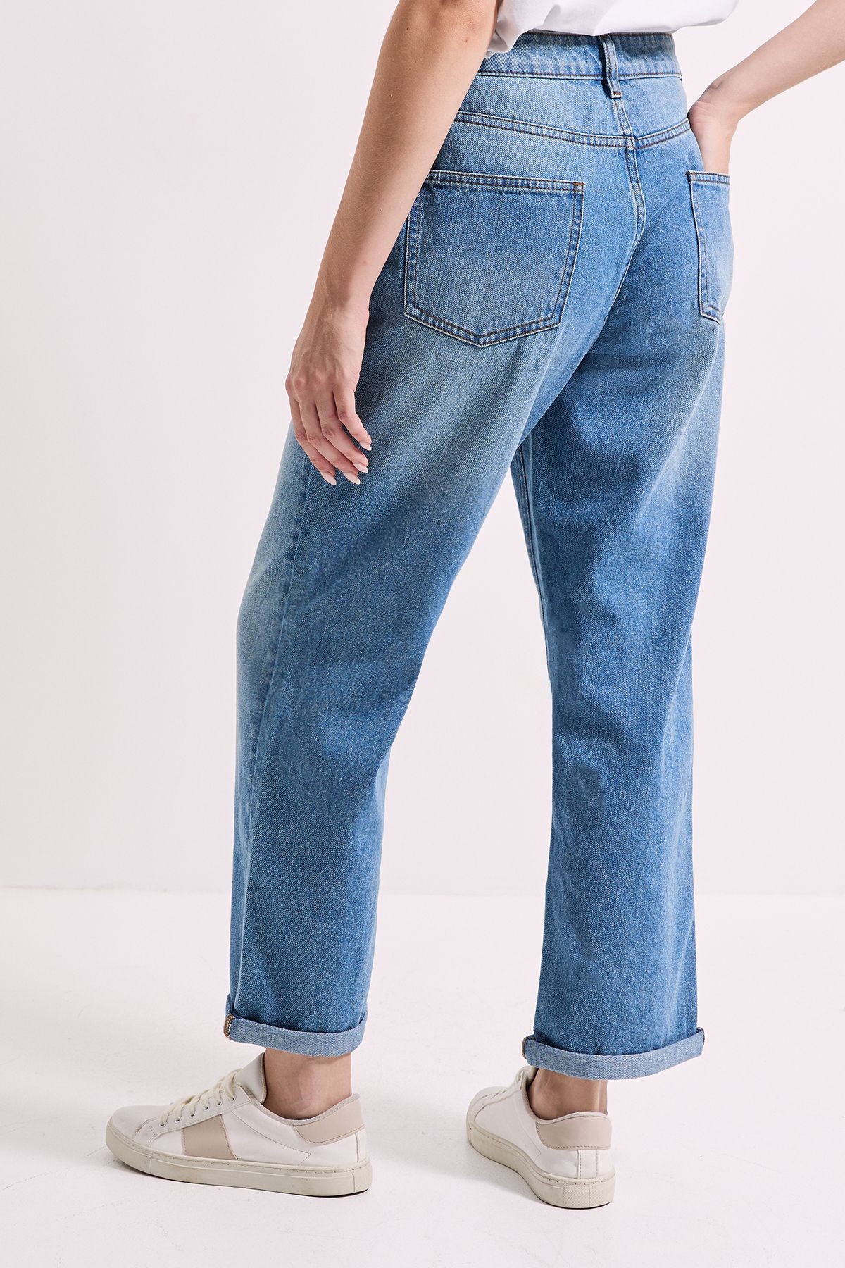 Dorothy Perkins Boyfriends Ankle Grazer Fold Up Jeans Mid Wash image 4