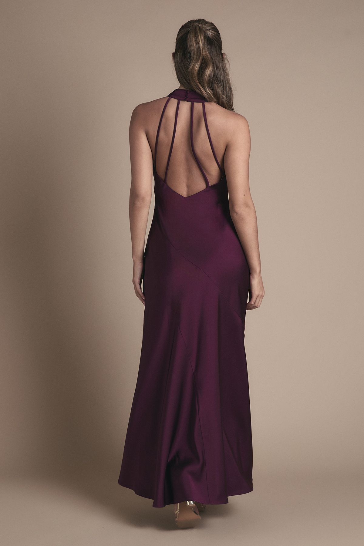 Oasis Oasis Cowl Halterneck Satin Maxi Bridesmaid Dress Grape image 4