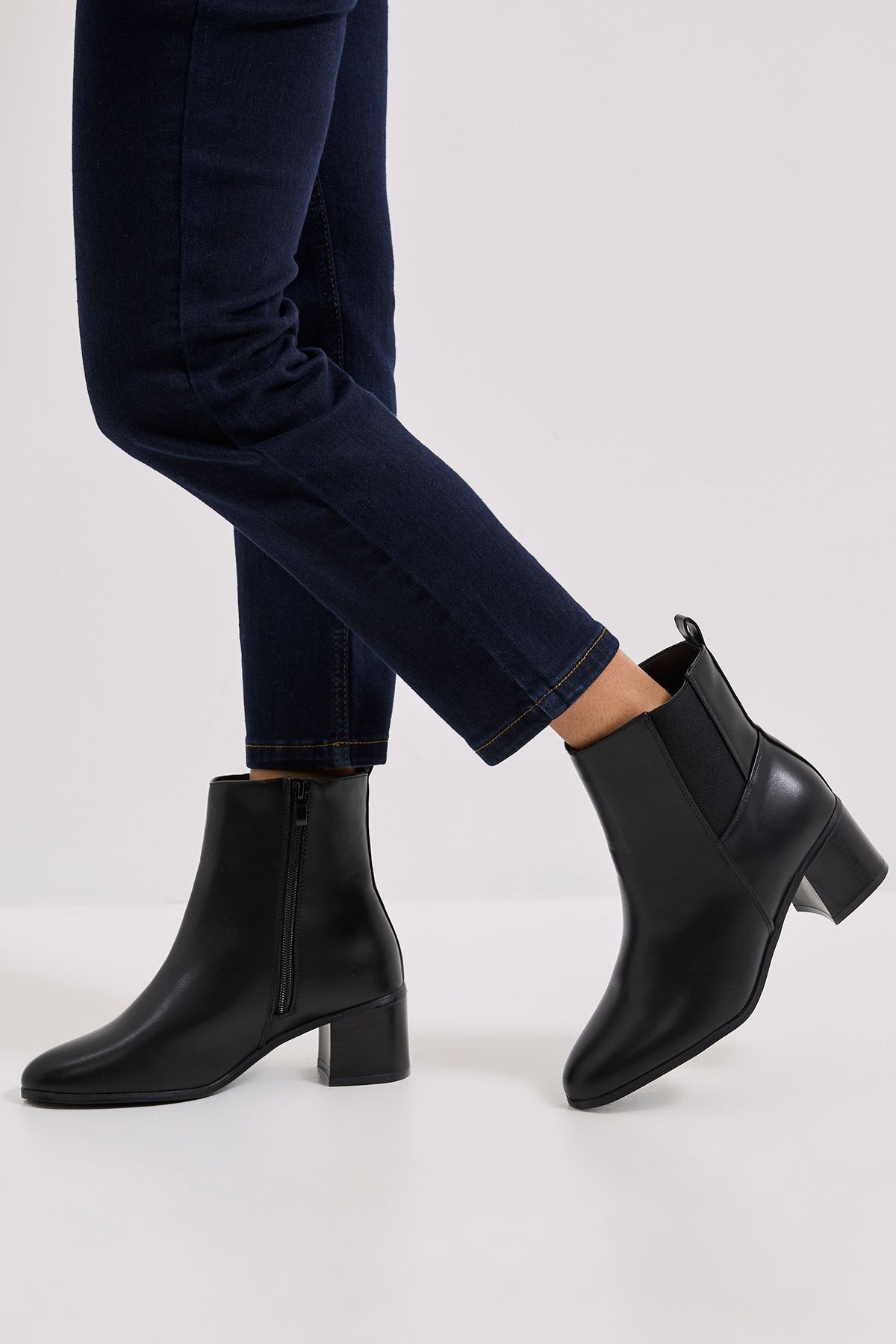 Dorothy Perkins Maias Block Heel Chelsea Boots Black image 3