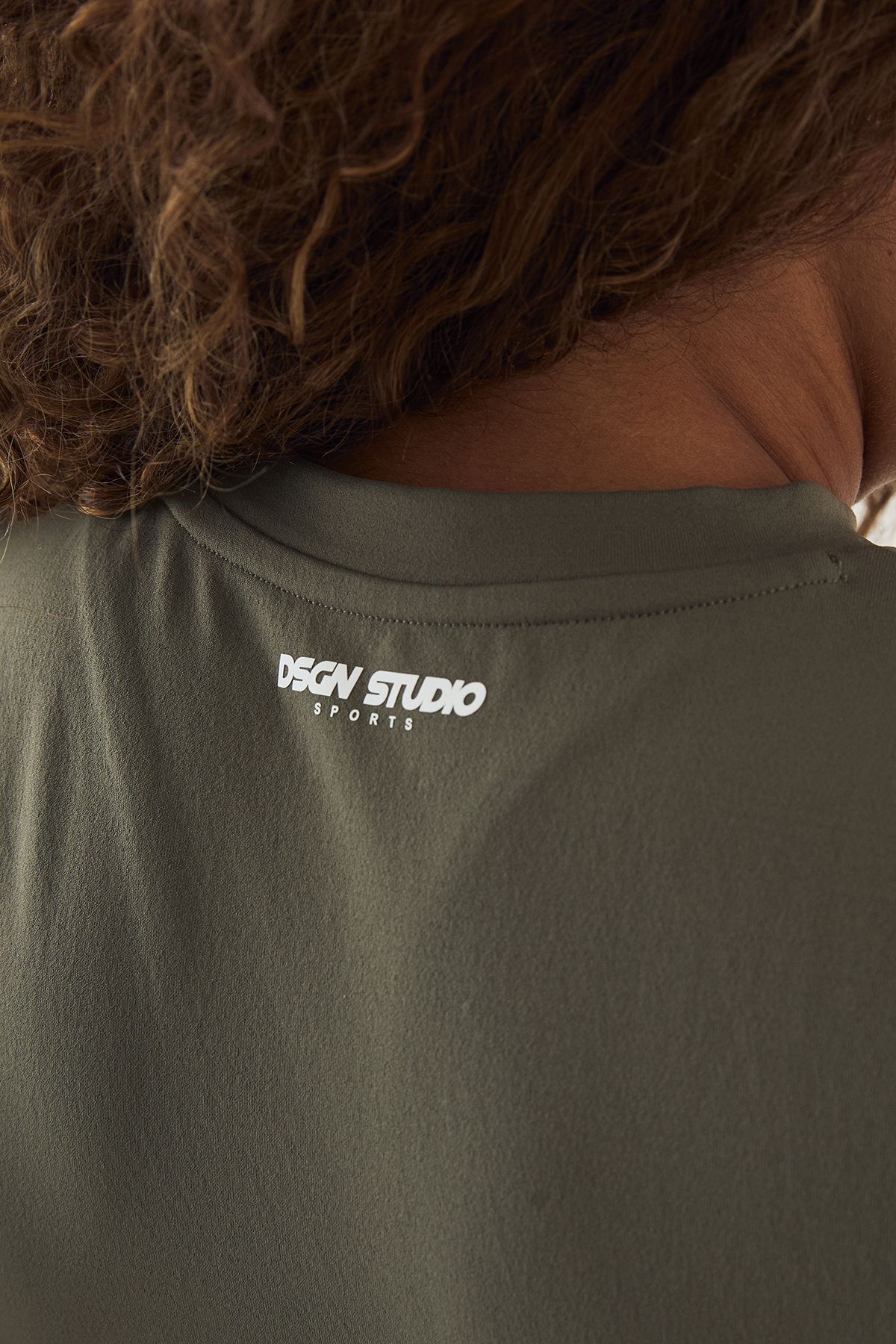 DSGN Studio DSGN Studio Sport Ultra Contour Seamless Fitted Short Sleeve Top Fern image 4