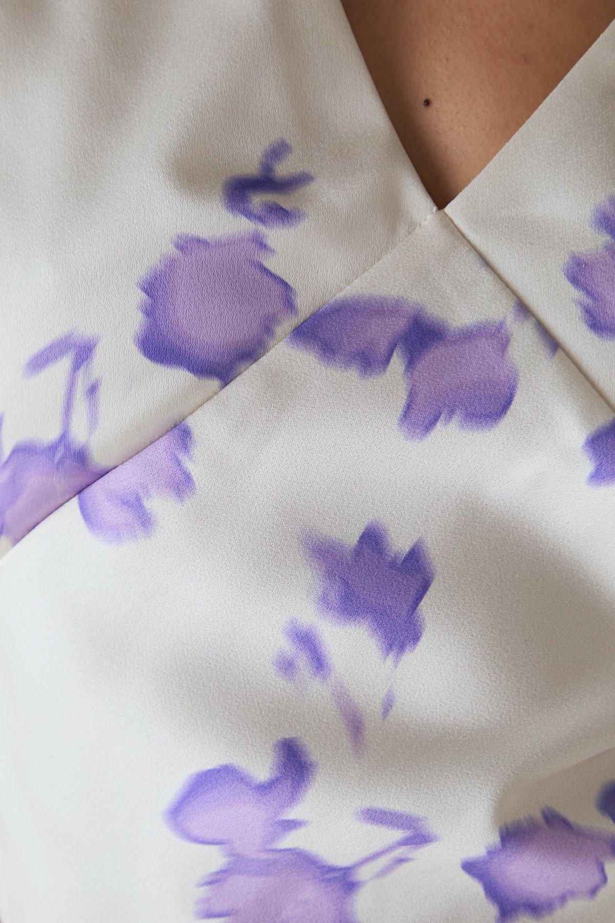 Warehouse Petite Satin Pleat Volume Sleeve Plunge Bias Midi Dress Lilac image 5