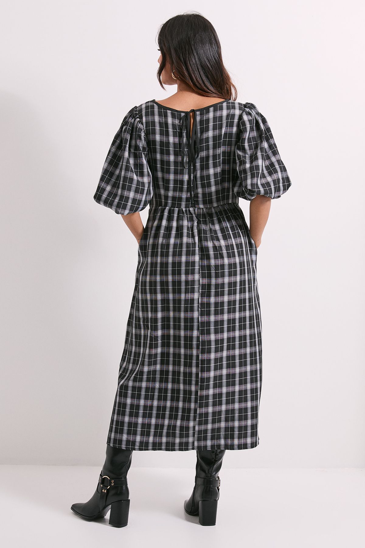 Dorothy Perkins Petite Gingham Puff Sleeve Tie Back Midi Dress Black image 3