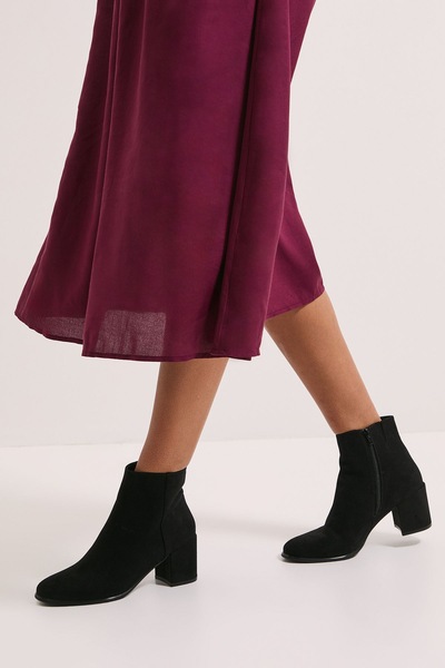 Dorothy Perkins Morgan Round Toe Medium Block Heel Ankle Boots Natural Black