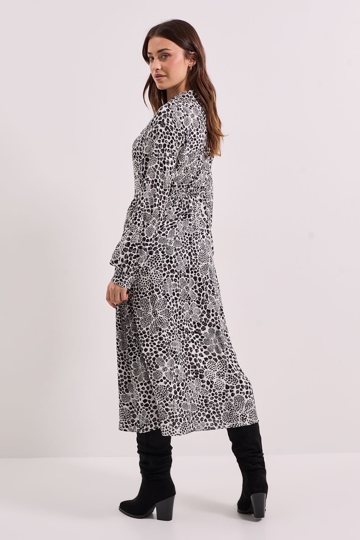 Dorothy Perkins Seam Detail Collared Blouson Sleeve Printed Midi Dress Mono image 3