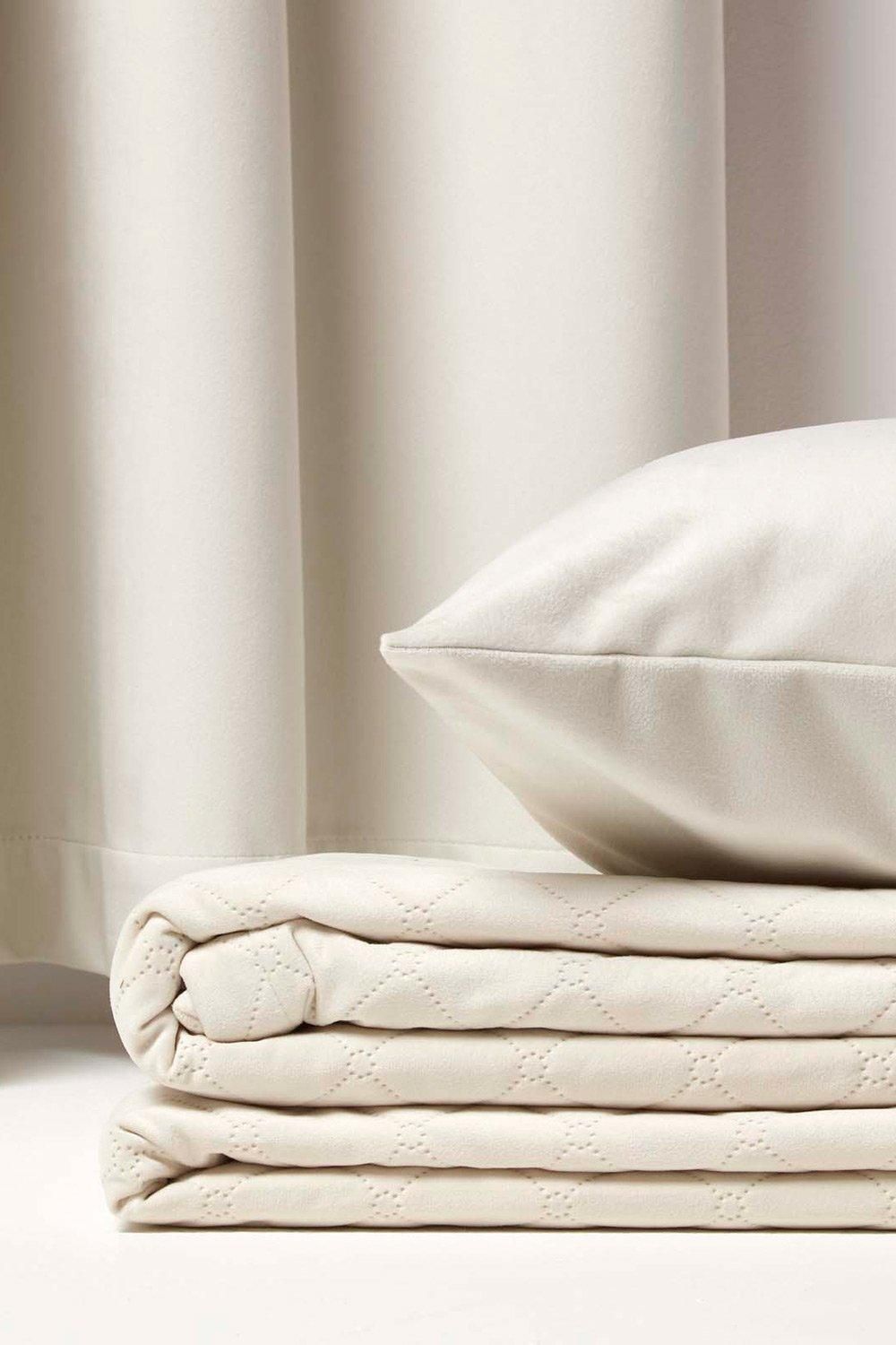 Homescapes Diamond Quilted Velvet Throw image 6