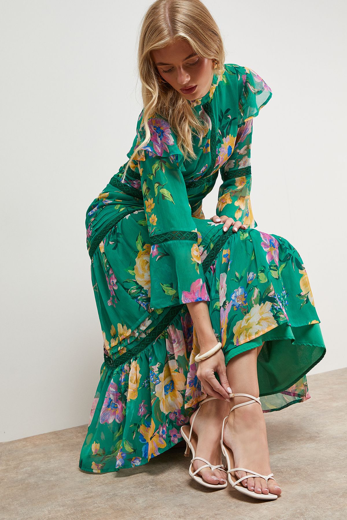 Oasis Desirae Faux Leather Toe Post Kitten Heel Sandals Beige image 2