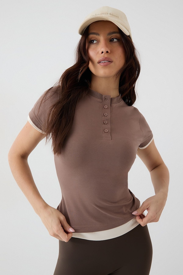 DSGN Studio DSGN Studio Contrast Button Detail Short Sleeve Top Mocha
