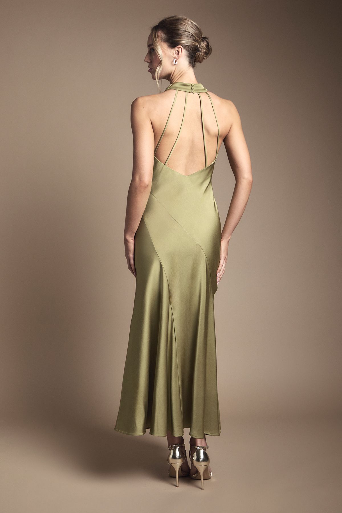Oasis Petite Oasis Cowl Halterneck Satin Maxi Bridesmaid Dress Olive image 3