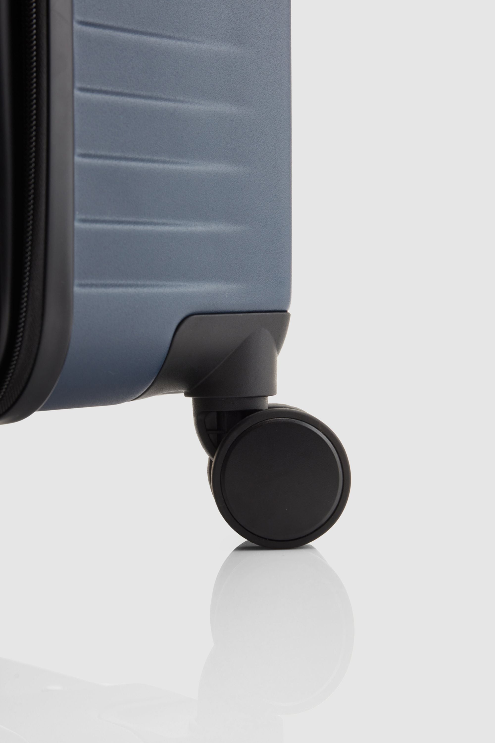 Nere Travel Venture Dual Open Medium Suitcase image 8