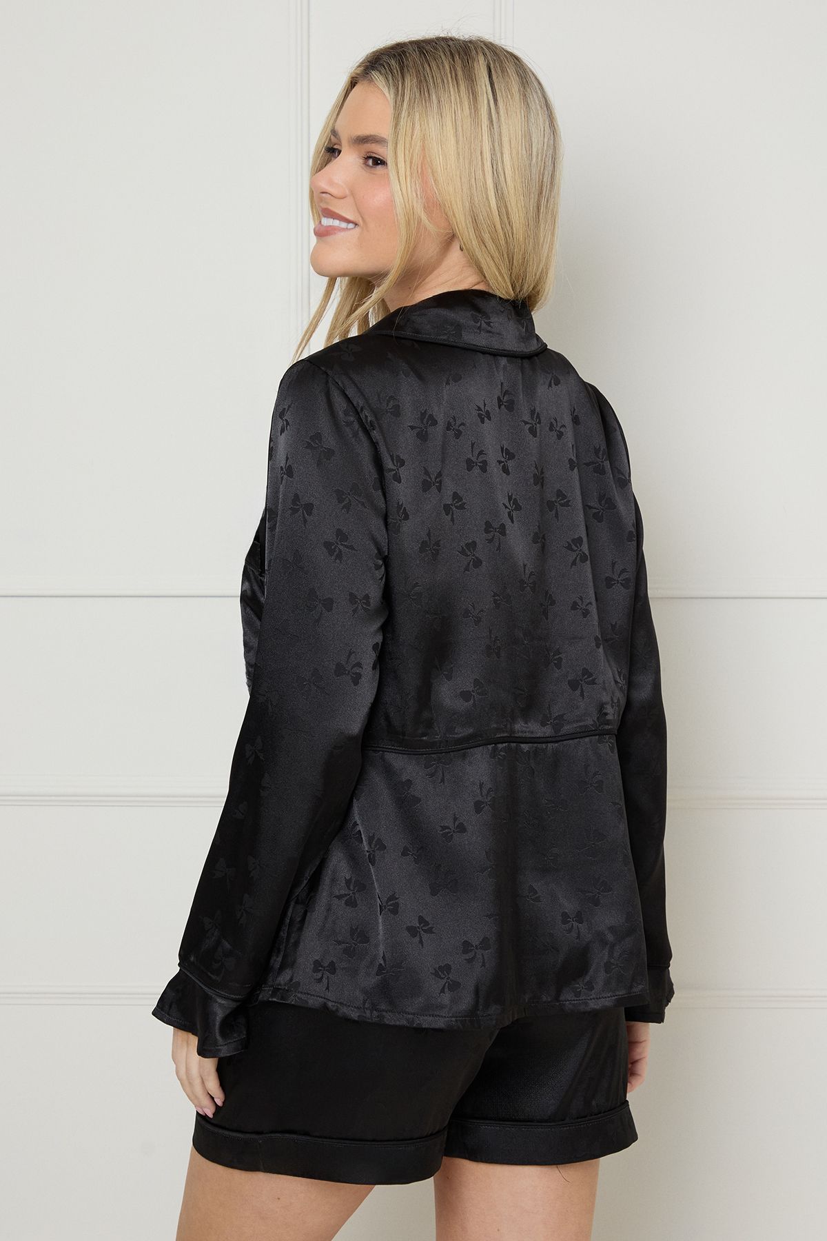 Oasis Jacquard Bow Detail Satin Pyjama Short Set Black image 3