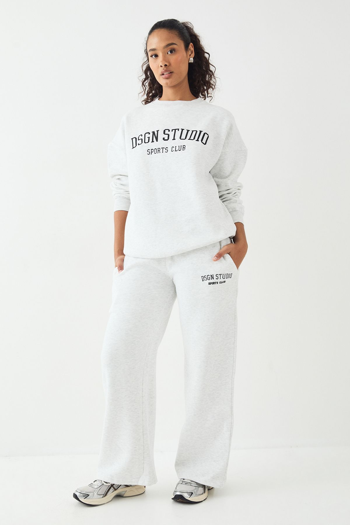 DSGN Studio DSGN Studio Applique Straight Leg Jogger Ash Grey image 3