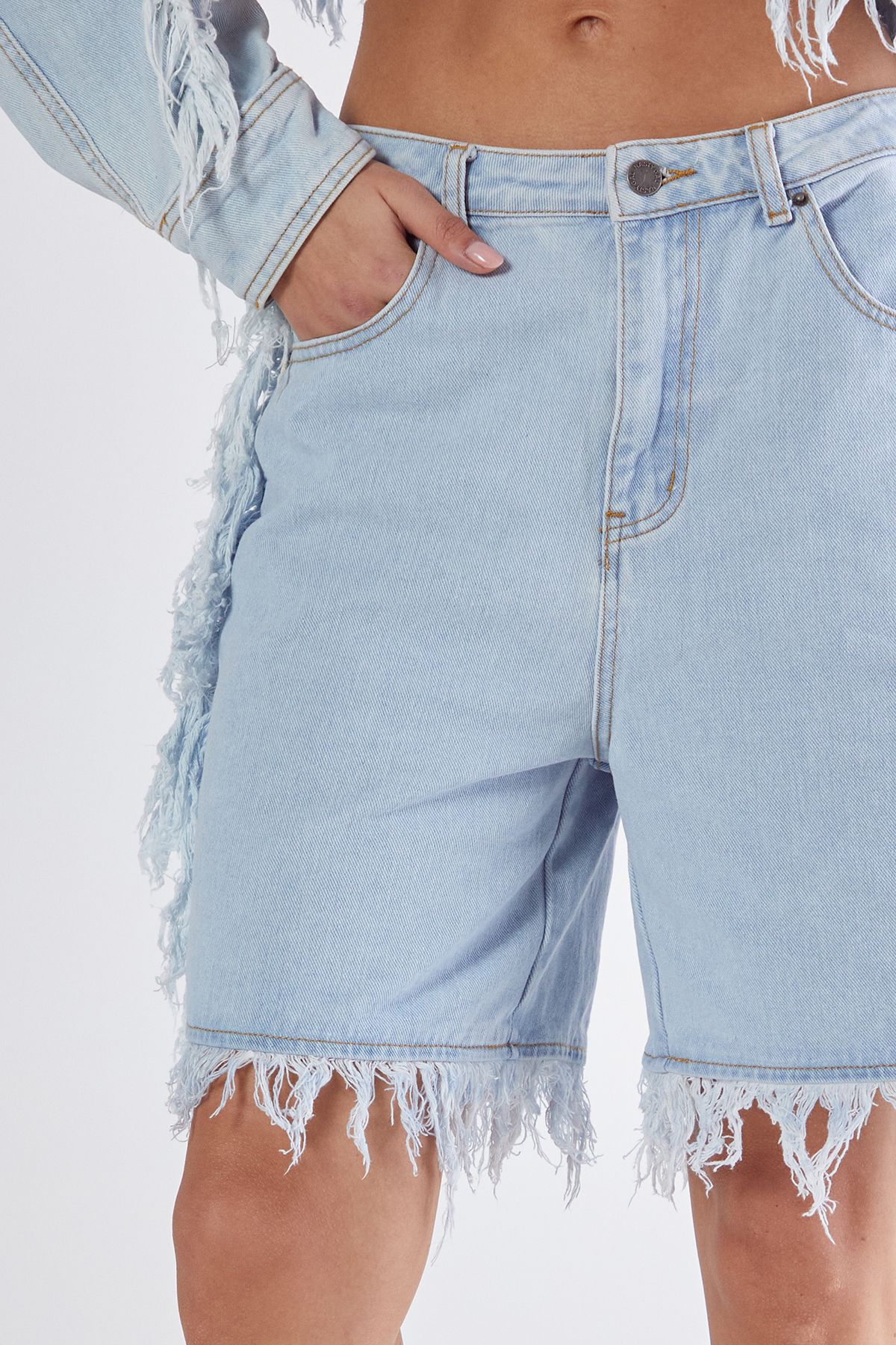 NastyGal (Az) Frayed Edge Denim Short Light Wash image 5