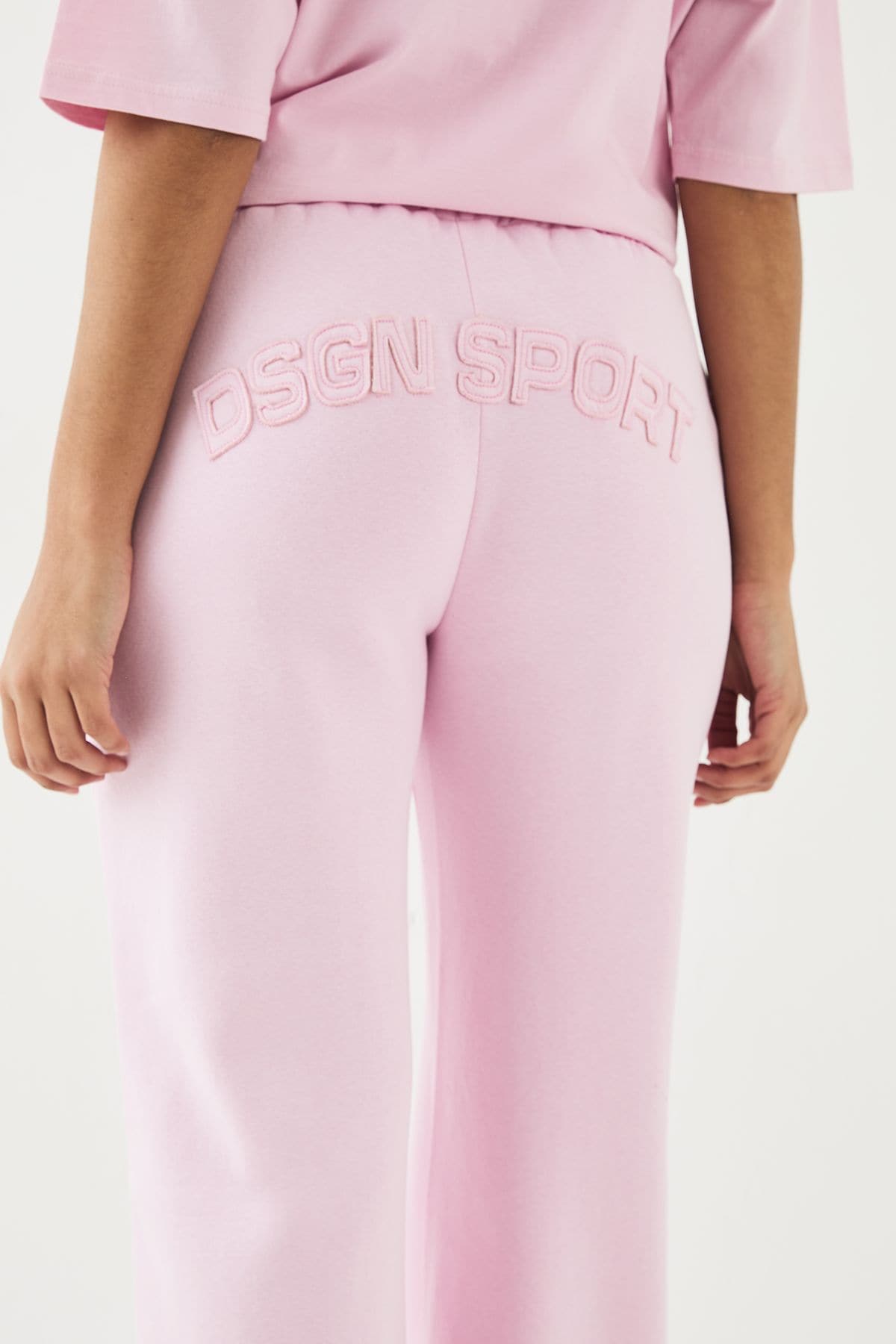 DSGN Studio DSGN Studio Self Fabric Applique Straight Leg Jogger Pink image 4