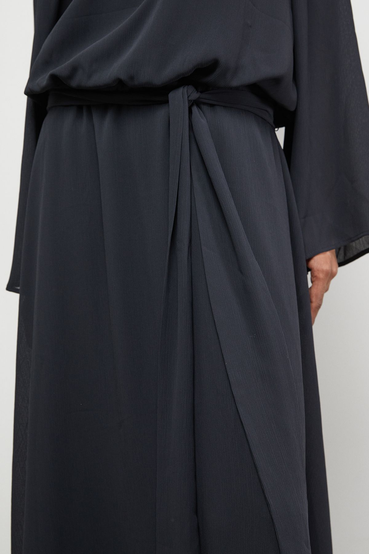 Warehouse Crinkle Chiffon One Shoulder Drop Waist Black image 5