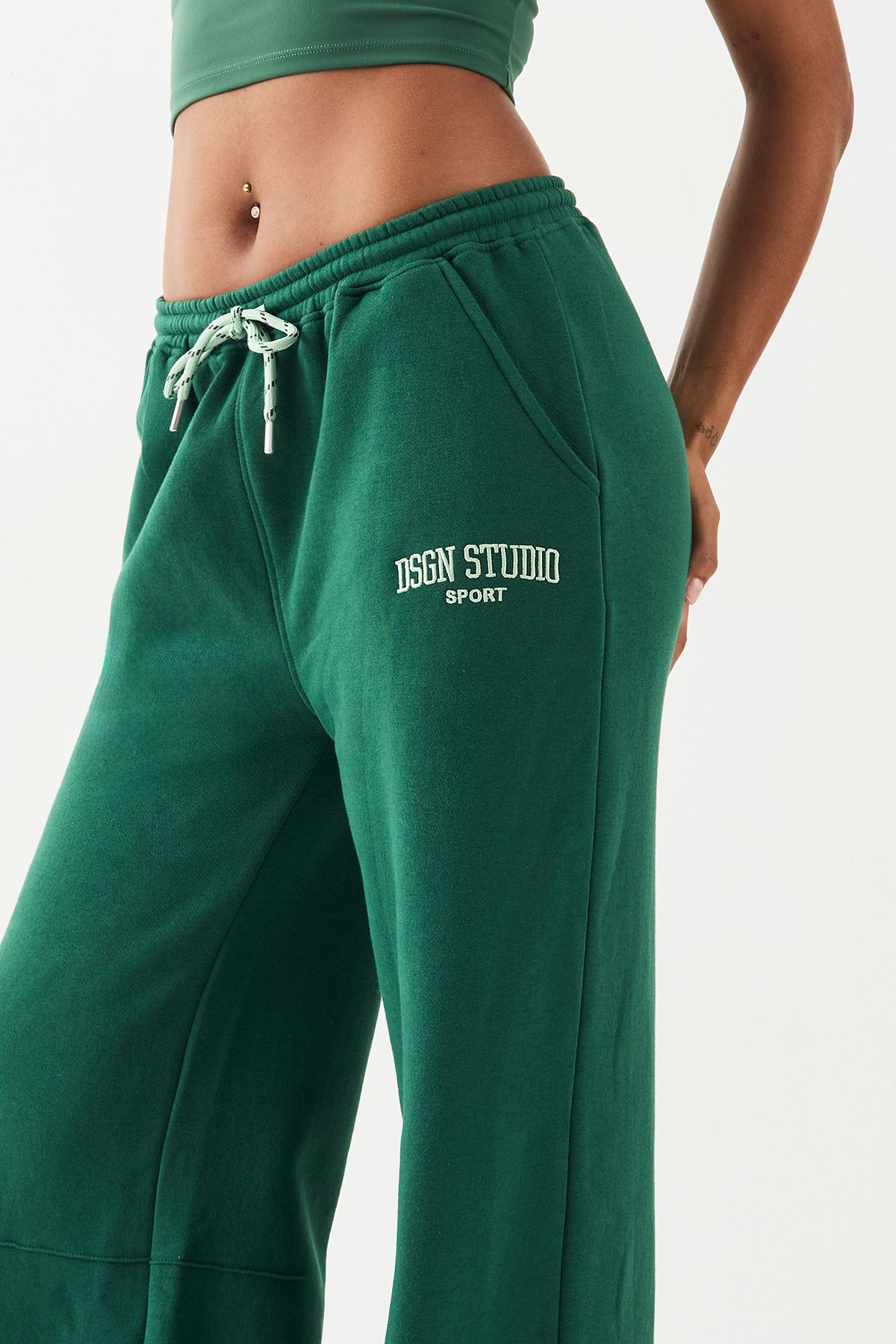 DSGN Studio DSGN Studio Sport Straight Leg Jogger Green image 4