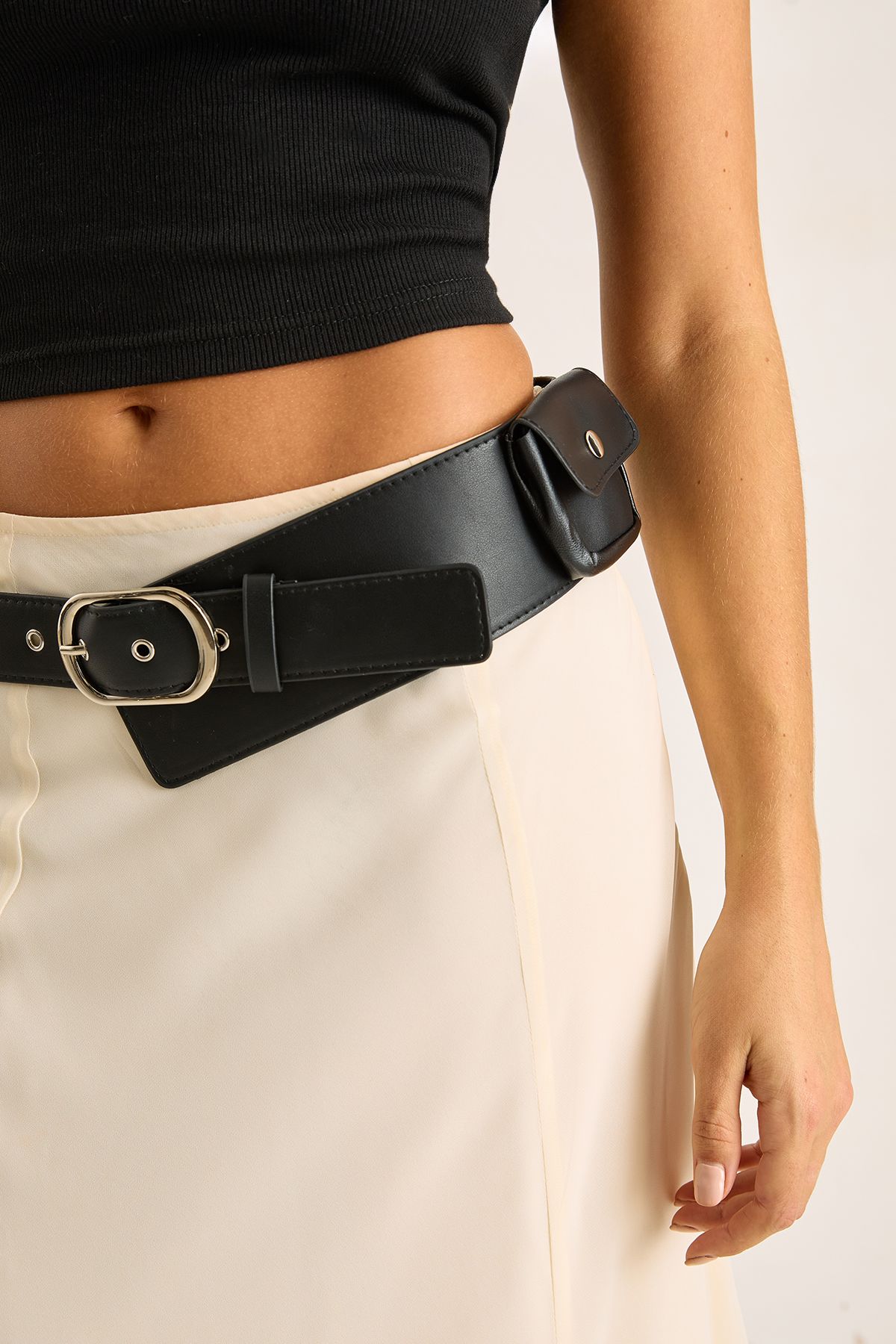 NastyGal Utility Fashion Waist Belt Black image 2