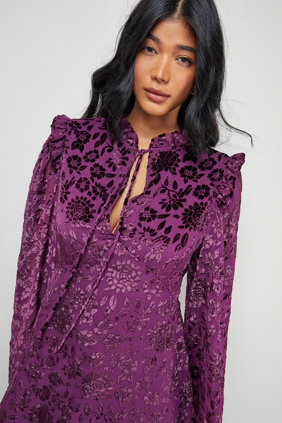 Warehouse Burnout Velvet Frill Shoulder Tie Front Midi Dress Purple image 4